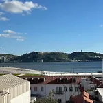 Belem With Tagus River View Daire *